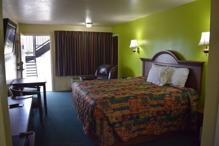 Room 16 of 19