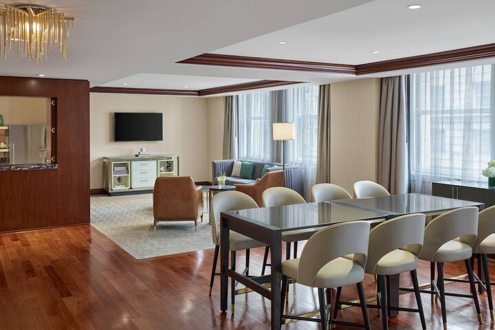 Room 18 of 110