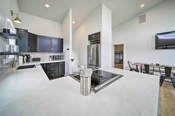 Modern Davenport Home w / Water View & Grill!