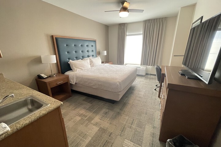 Room 25 of 48
