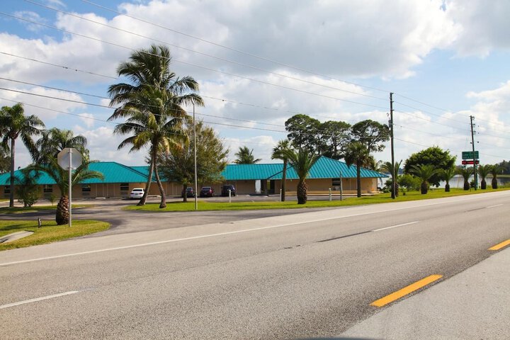 Lake Grassy Inn & Suites