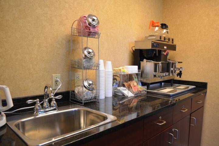 Breakfast/Coffee Service 24 of 28
