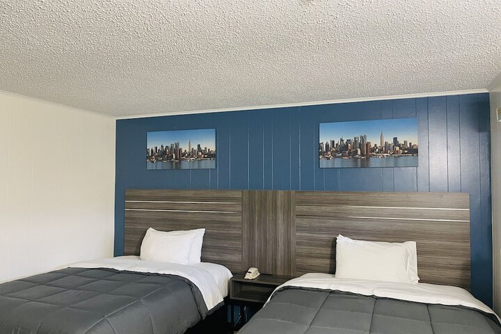 Room 9 of 18