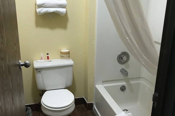 Room 9 of 20