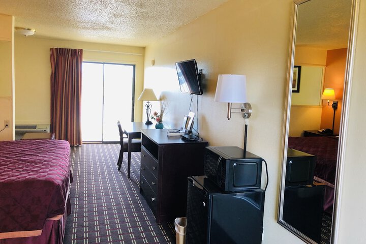 Room 7 of 27