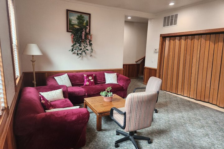 Lounge 71 of 74