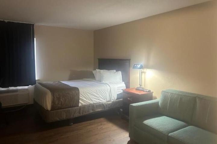 Baymont by Wyndham Battle Creek / I-94