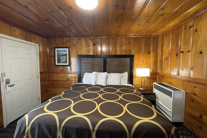 Room 11 of 28