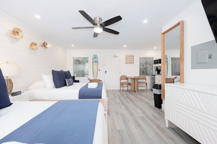 Siesta Key Beach Resort and Suites