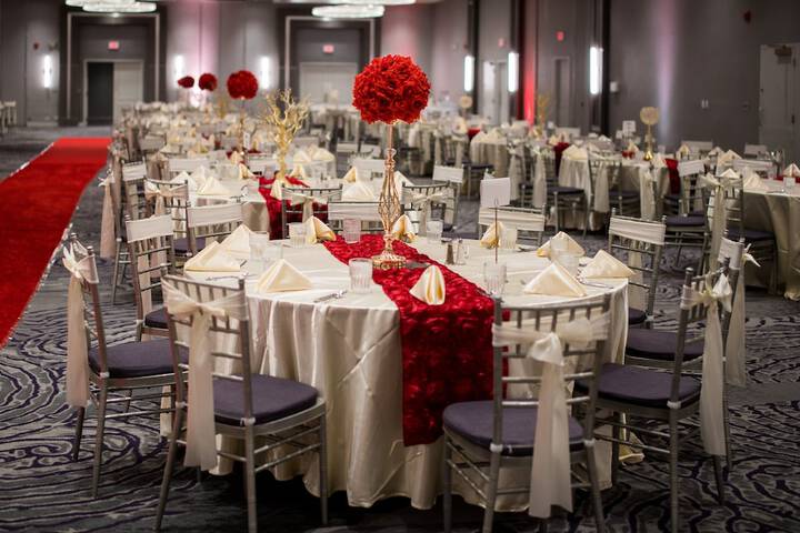 Holiday Inn Chicago Nw Crystal Lk Convention Center by IHG