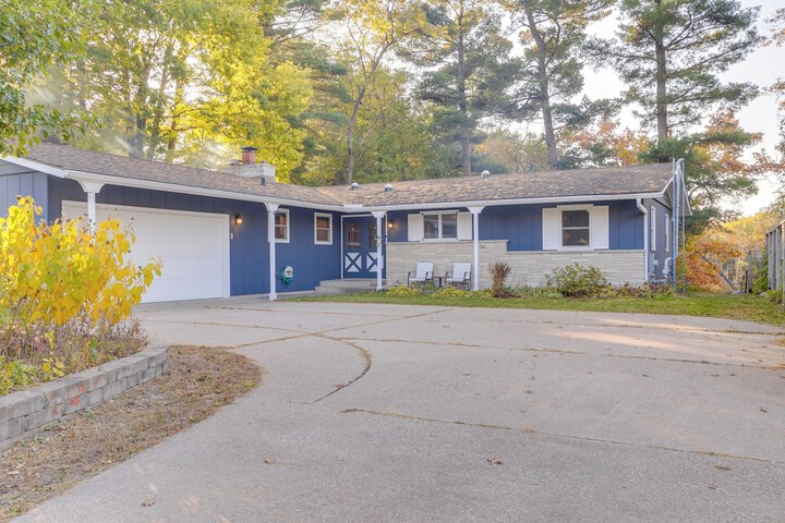 Antiquing & Fishing: Riverfront Waupaca Home!