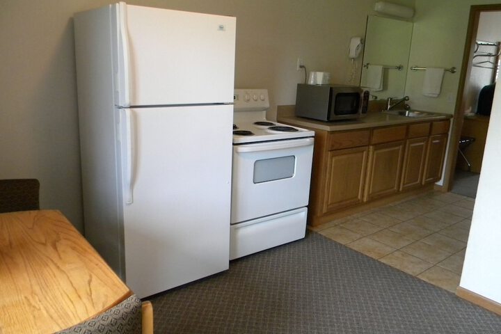 Naders Motel & Suites