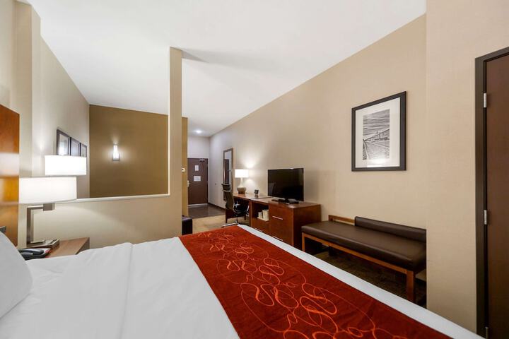 Room 33 of 40