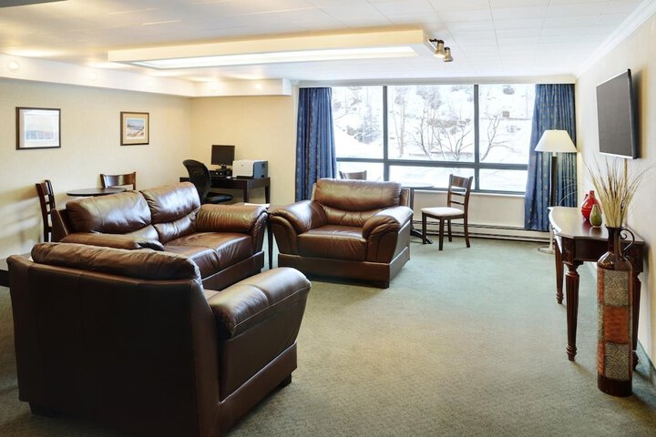 Greenwood Inn & Suites