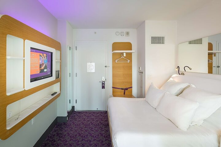 Room 52 of 101