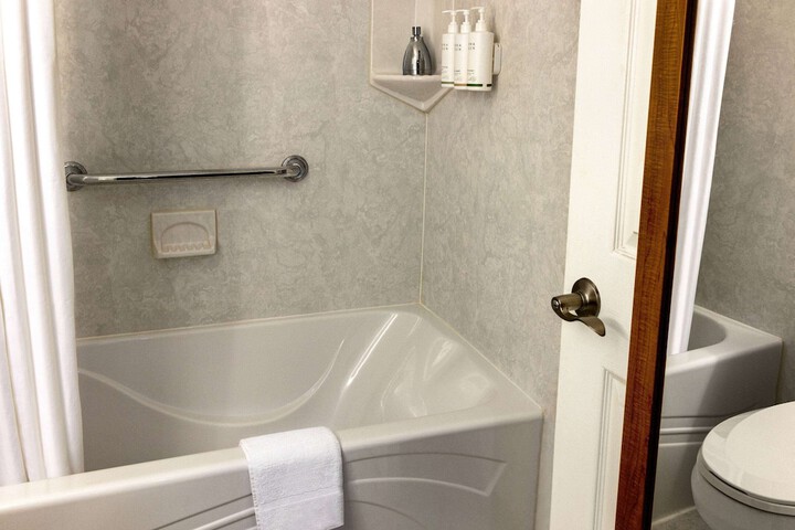 Room 17 of 46