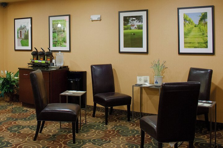 Cobblestone Inn & Suites - Winterset IA