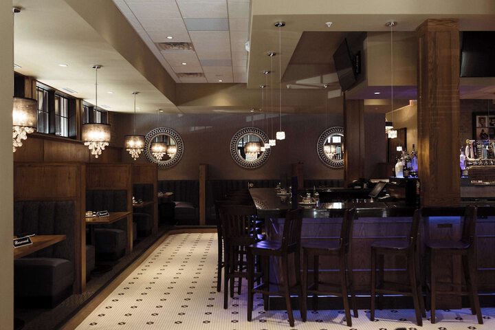 Lounge 41 of 43