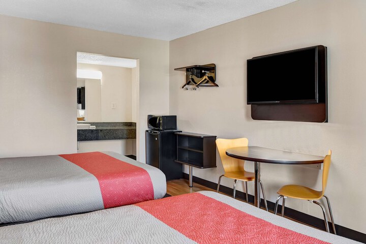 Room 18 of 27