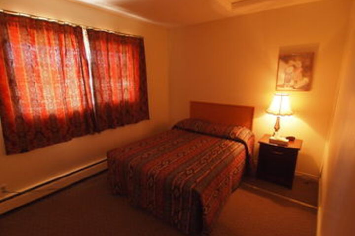 Lakeside Motor Inn