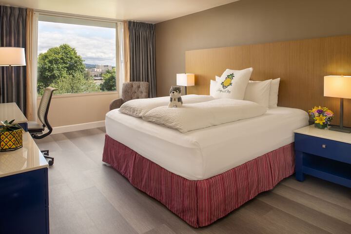 Staypineapple Hotel Rose, Downtown Portland