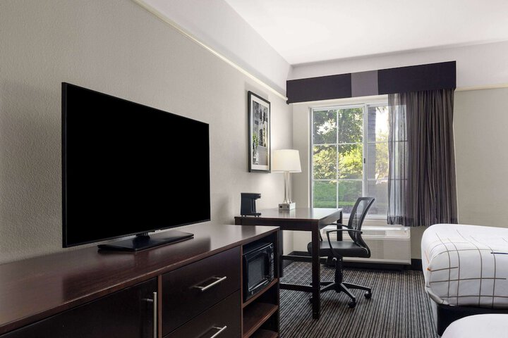 Room 22 of 37