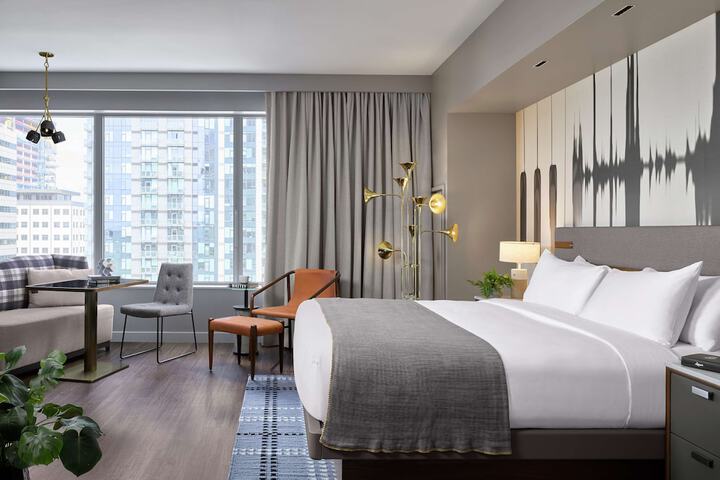 Room 32 of 53