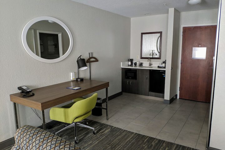 Room 34 of 82