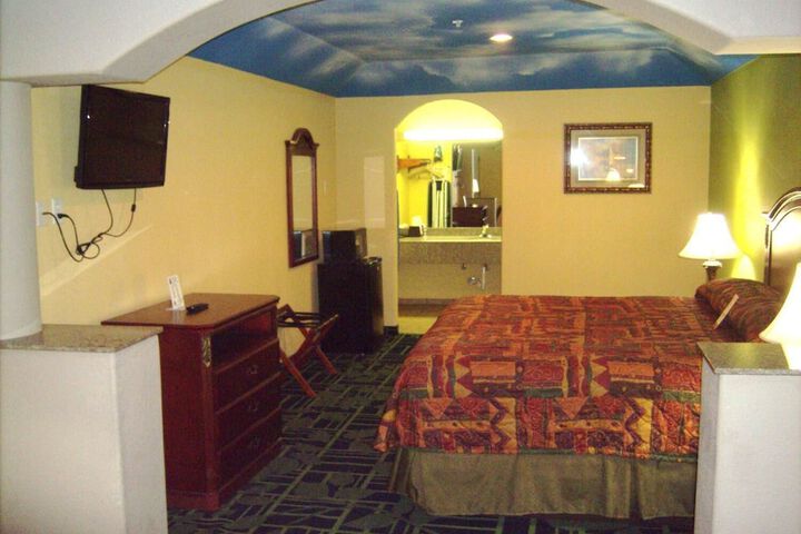 Room 9 of 24