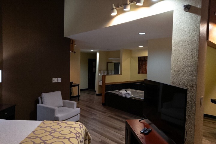 Baymont by Wyndham Battle Creek Downtown
