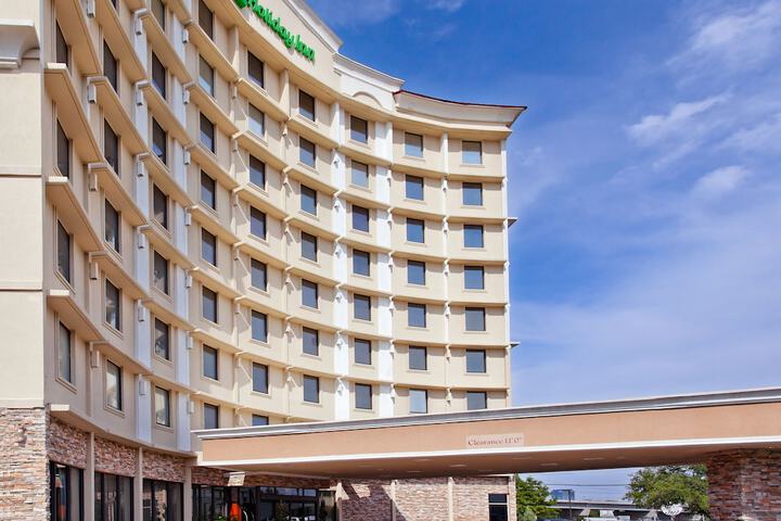 Holiday Inn Express Dallas Medical-Market Center by IHG