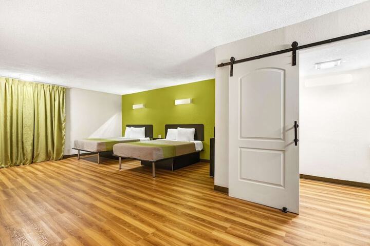 Room 11 of 19