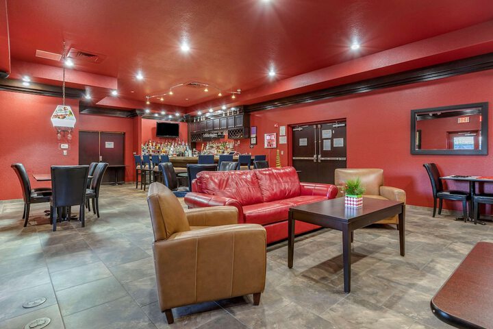 Lounge 50 of 59