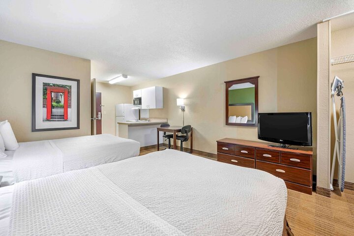 Room 16 of 28