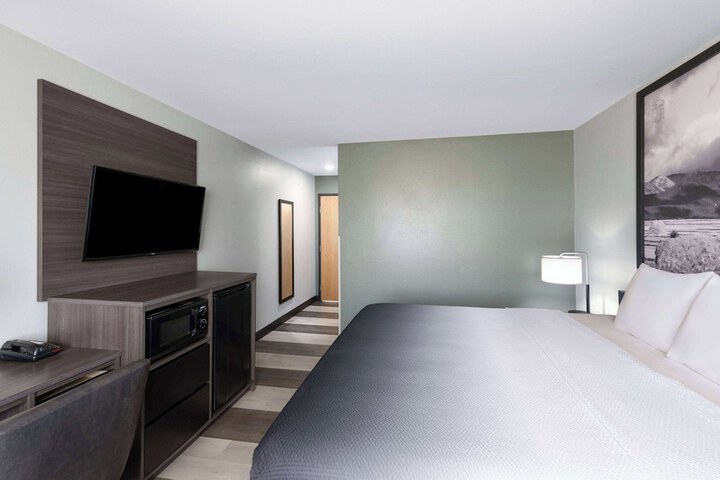 Room 26 of 33