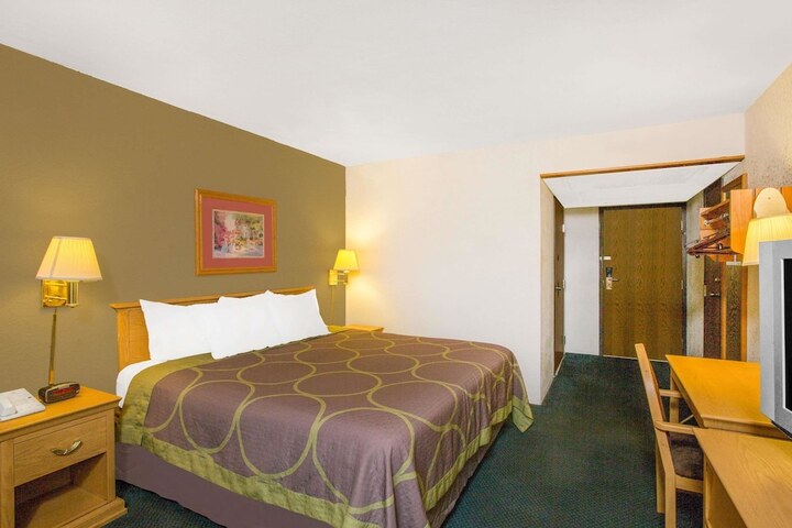 Room 14 of 14