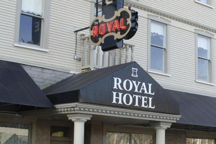 Royal Hotel Chilliwack