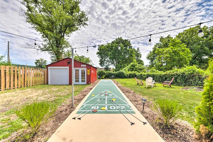 lucky Dawg Pet-friendly Abode Near St. Louis!