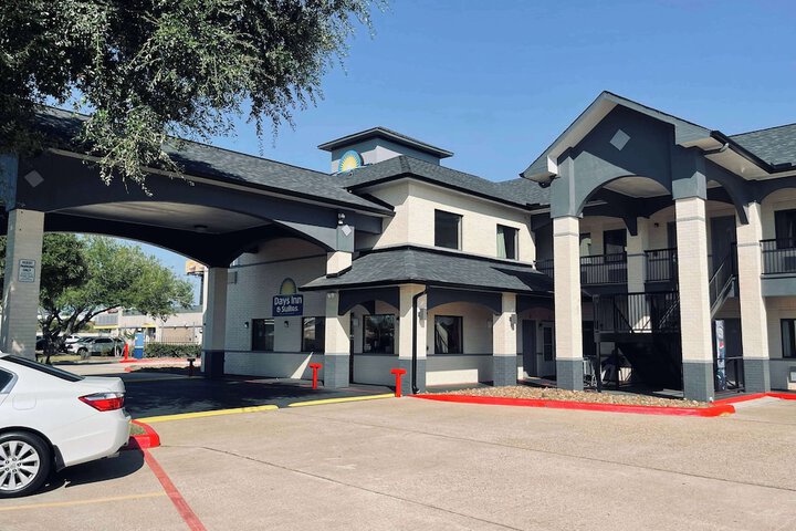 Days Inn by Wyndham Dickinson TX