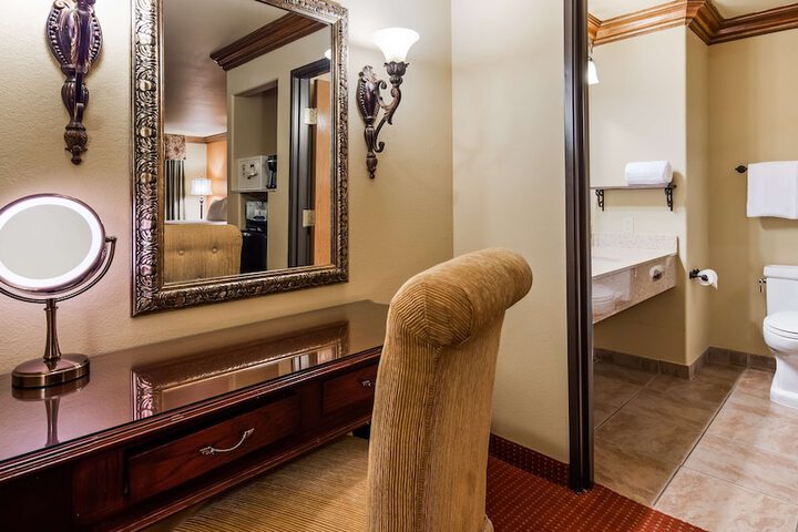Room 6 of 25