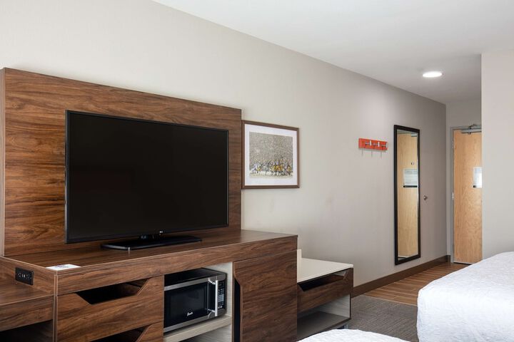 Room 17 of 33