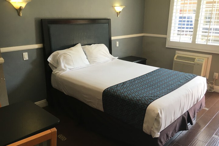 Room 18 of 24