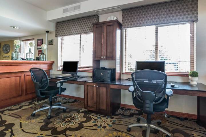 Business Center 32 of 33