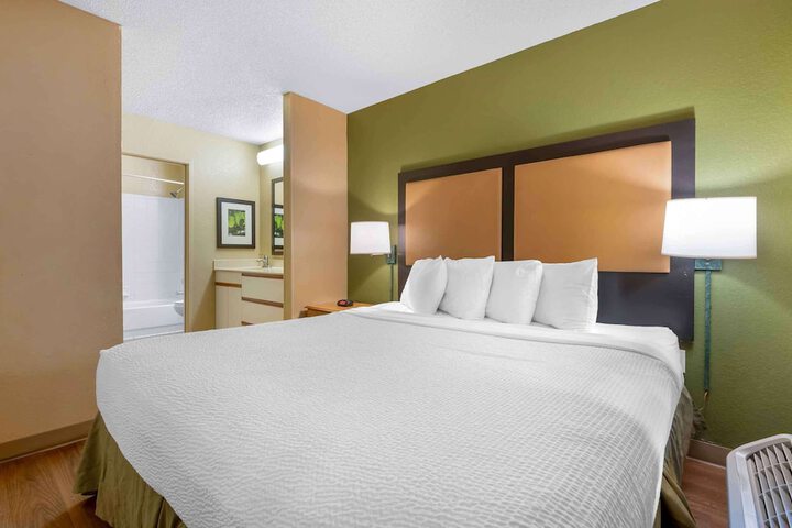Room 19 of 37
