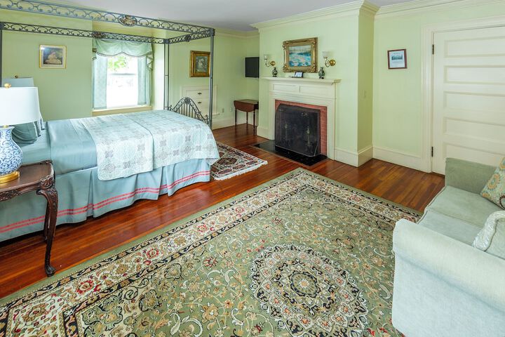 Room 25 of 37