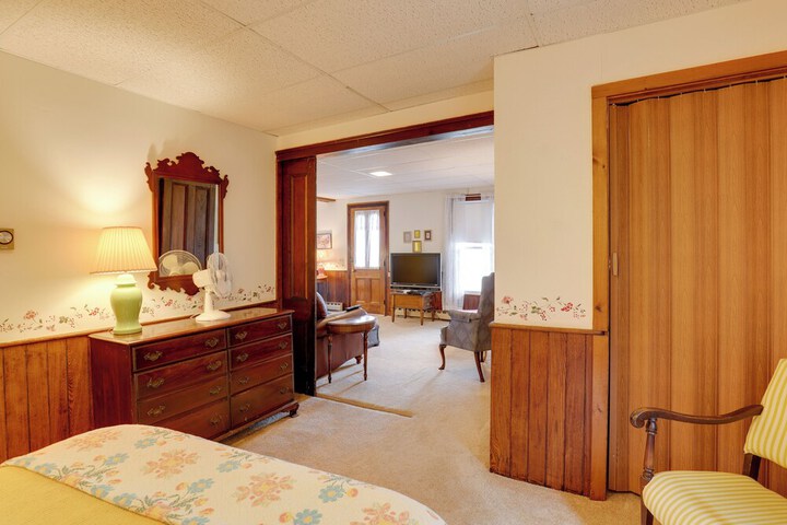 Lawrenceville Apartment w / Deck Near Gaming Lands!
