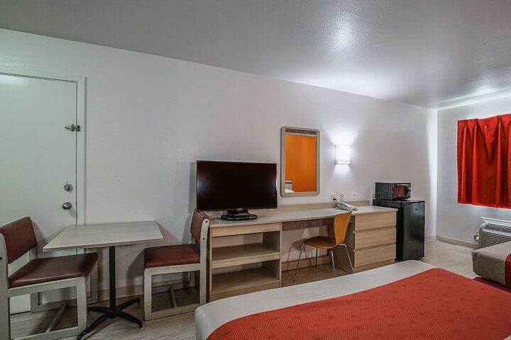 Room 10 of 31