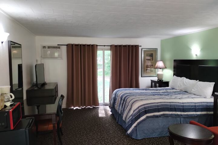 Room 4 of 5