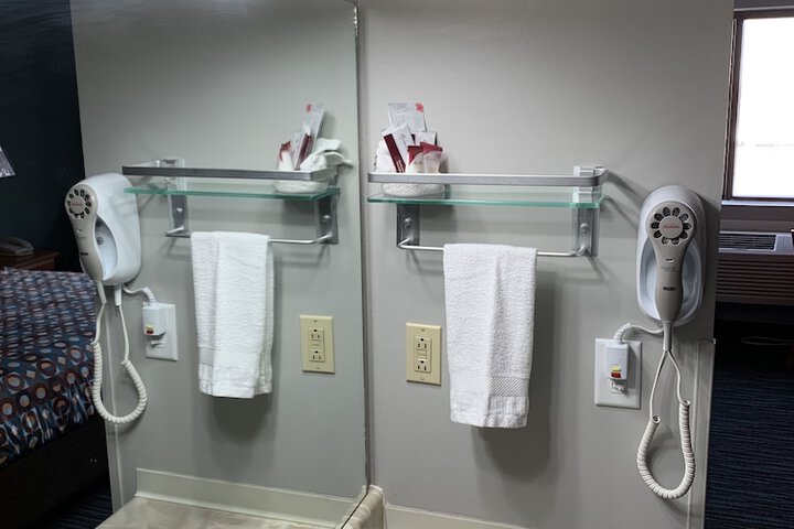 Room 17 of 46