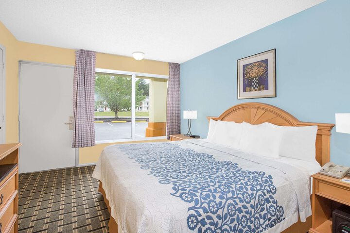 Room 4 of 11